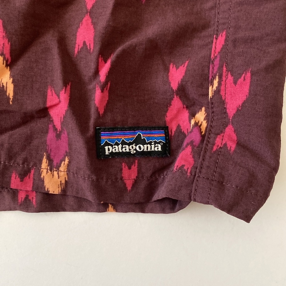 Patagonia 5” baggies women’s size medium EUC maroon chevron - Picture 2 of 5